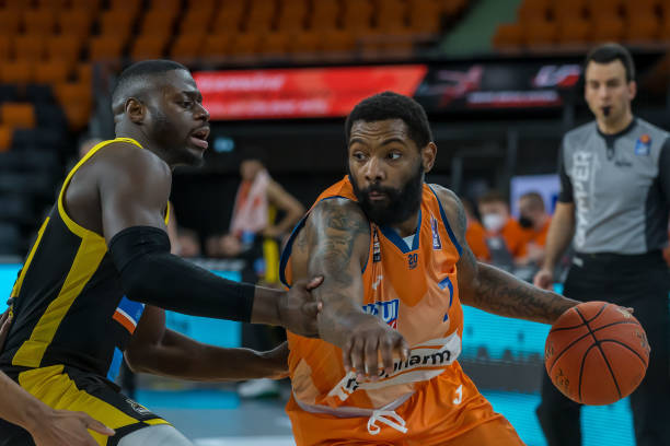 表现依旧被 表现依旧被